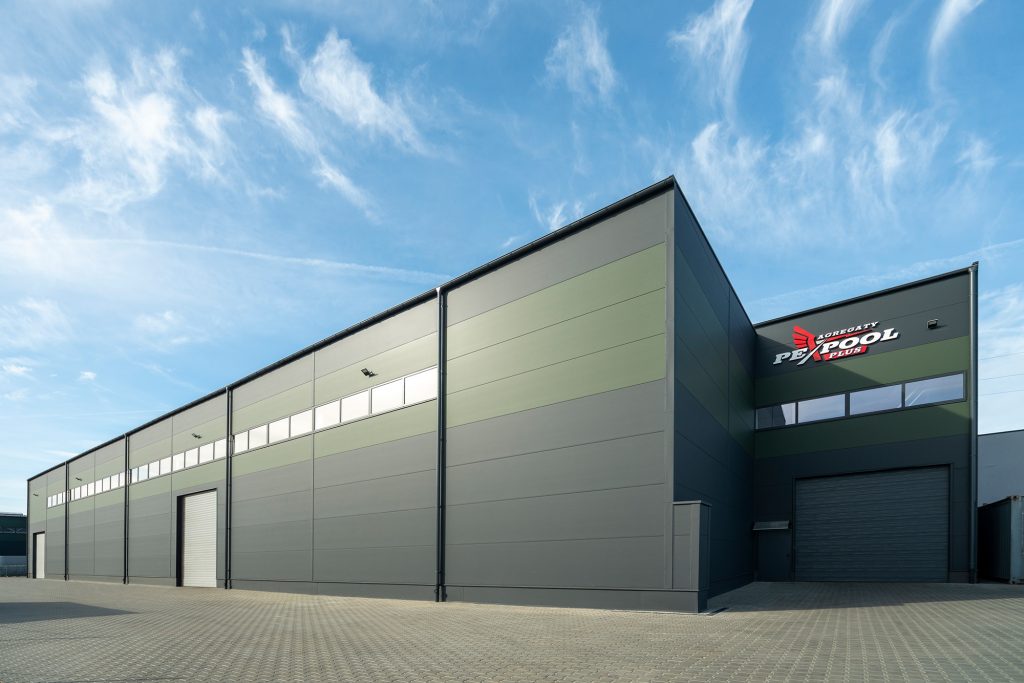 Płyta warstwowa PIRTECH, blacha trapezowa T-150, realizacja w Dębicy