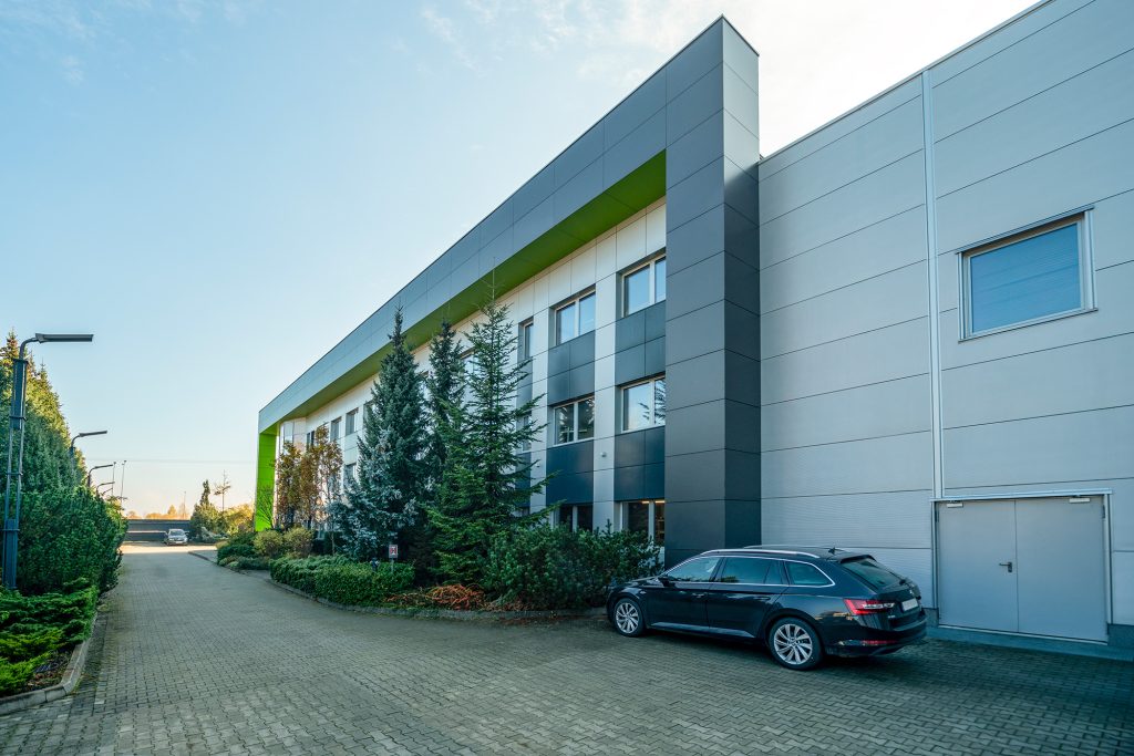 Kasetony elewacyjne, realizacja Kielce, zakład produkcyjny Polonez Plus