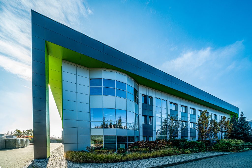 Kasetony elewacyjne, realizacja Kielce, zakład produkcyjny Polonez Plus