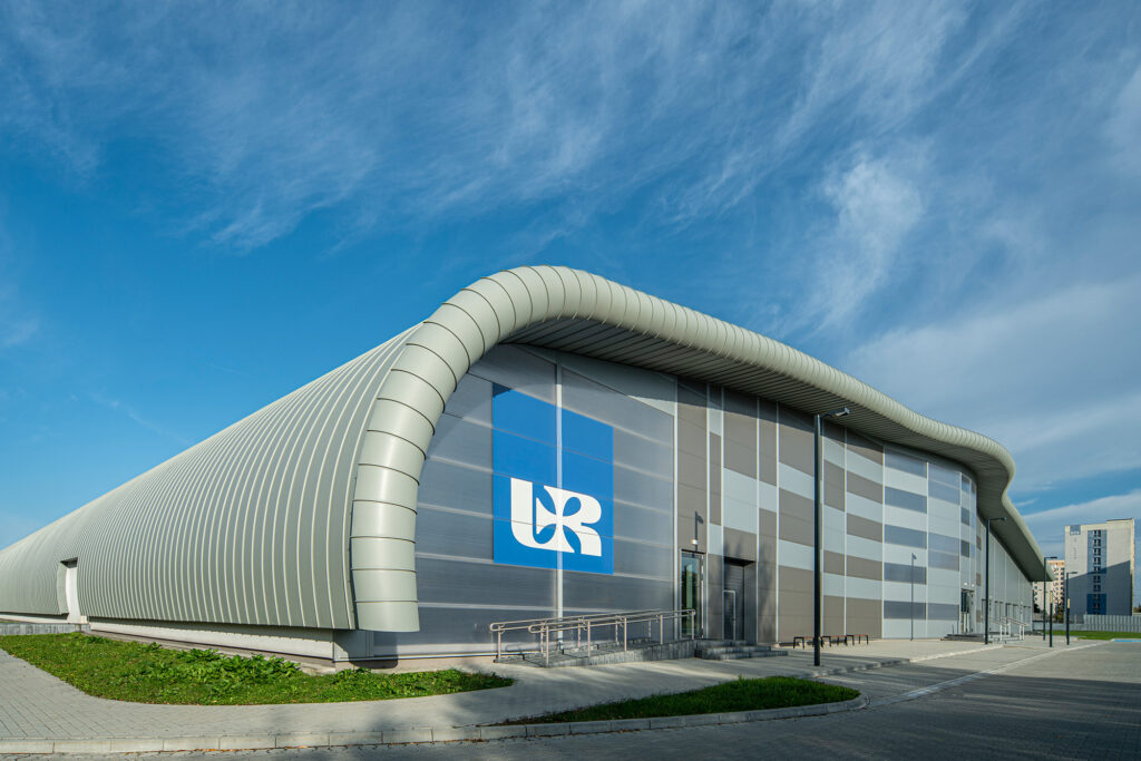 Centrum Sportu Rzeszow panel dachowy z blachy Tytanium