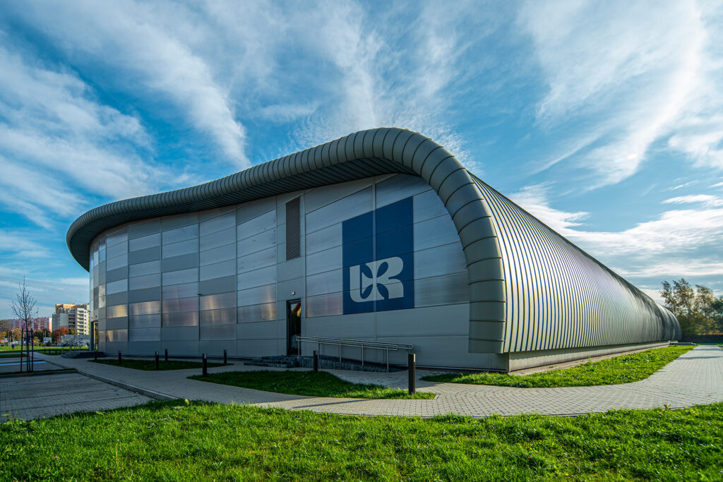 Centrum Sportu Rzeszow panel dachowy z blachy Tytanium