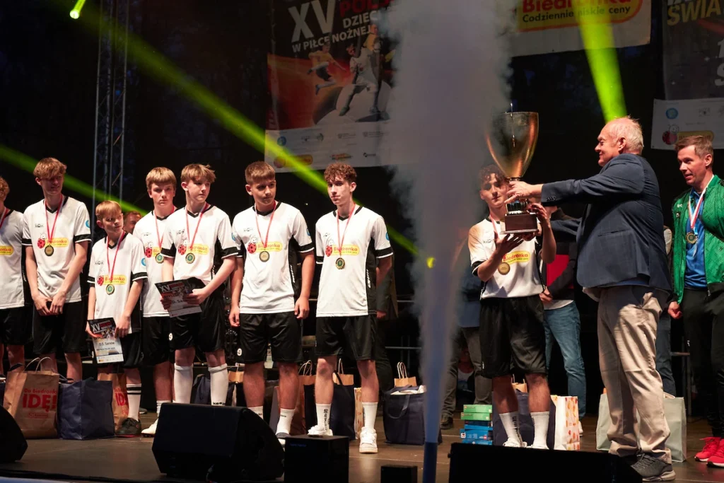 Nadzieja Na Mundial, Fundacja, Pruszyński