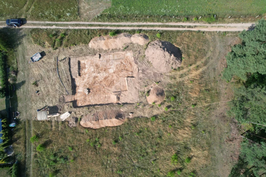 Budowa domu, teren pod fundamenty